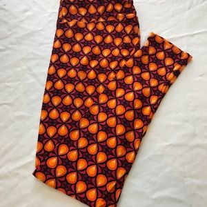 BNWT Tall & Curvy Lularoe Leggings